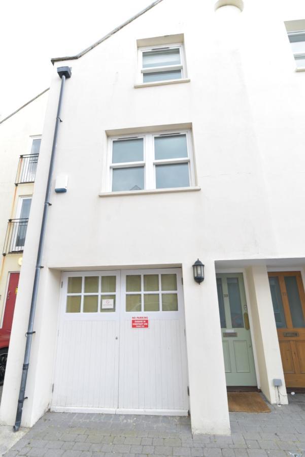 Beach Central With Allocated Parking And Patio Brighton Luaran gambar