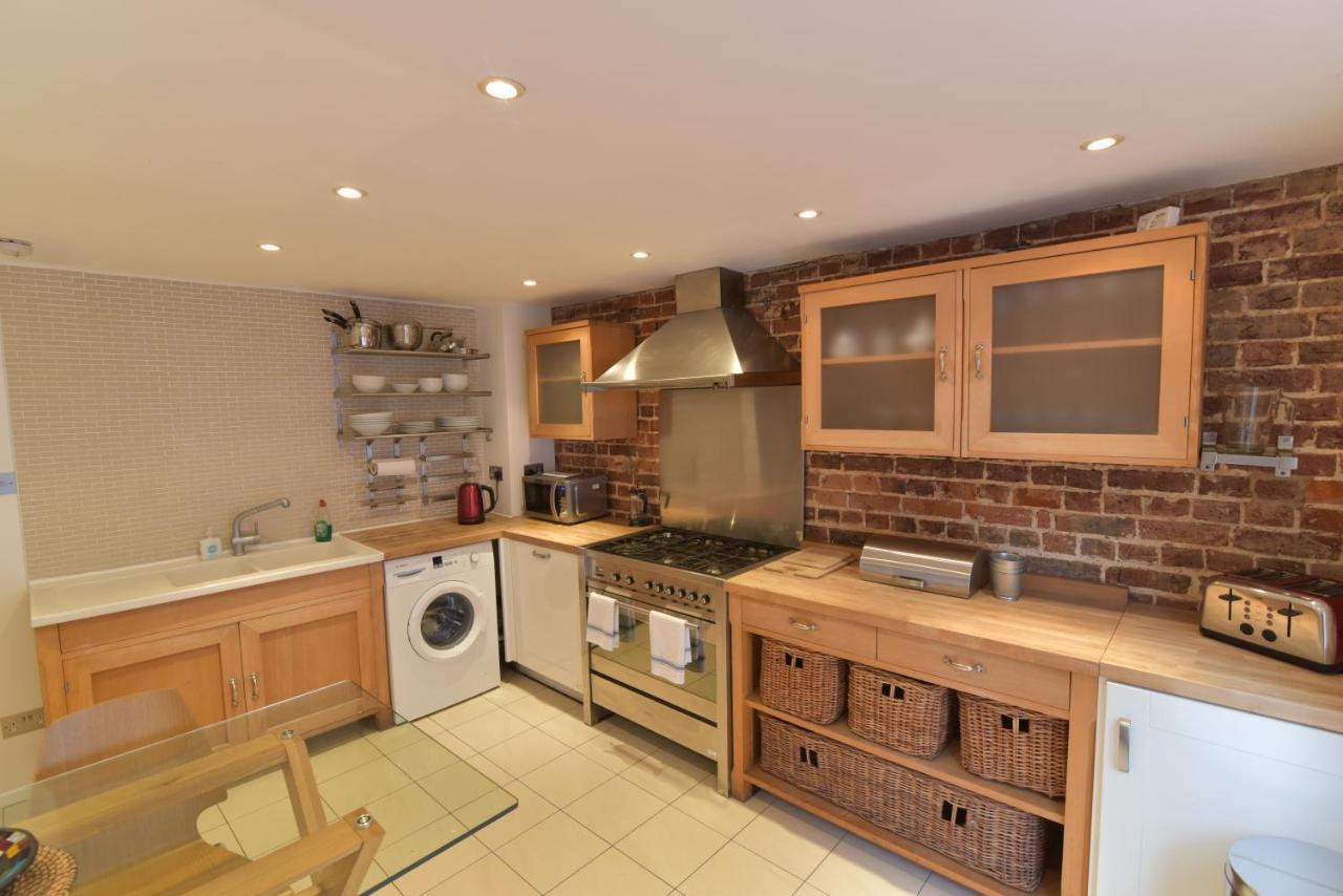 Beach Central With Allocated Parking And Patio Brighton Luaran gambar