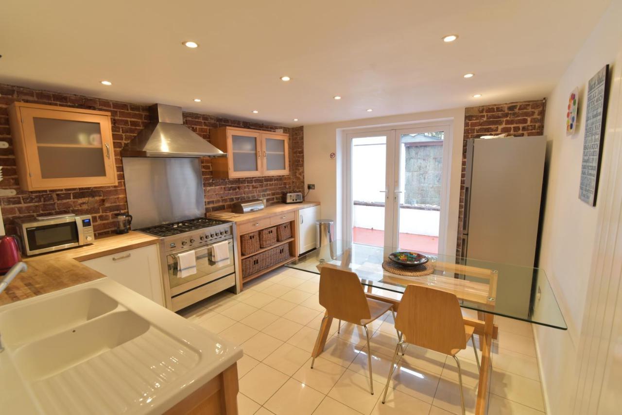 Beach Central With Allocated Parking And Patio Brighton Luaran gambar